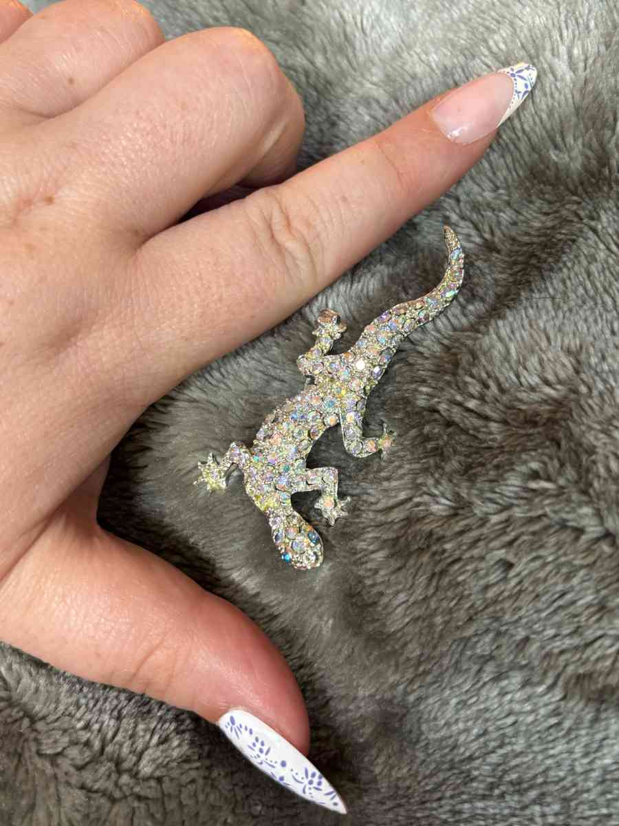 Rhinestone Gecko Brooch