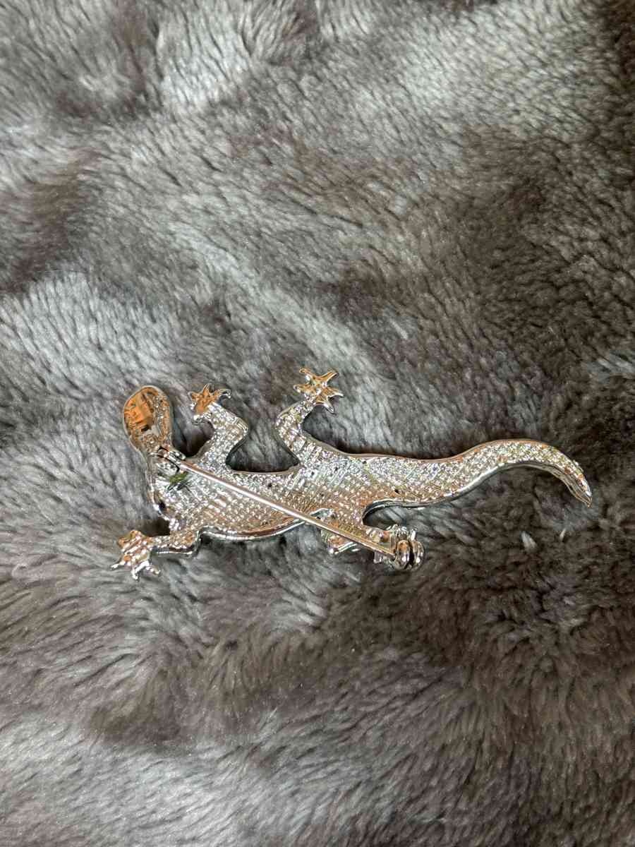 Rhinestone Gecko Brooch