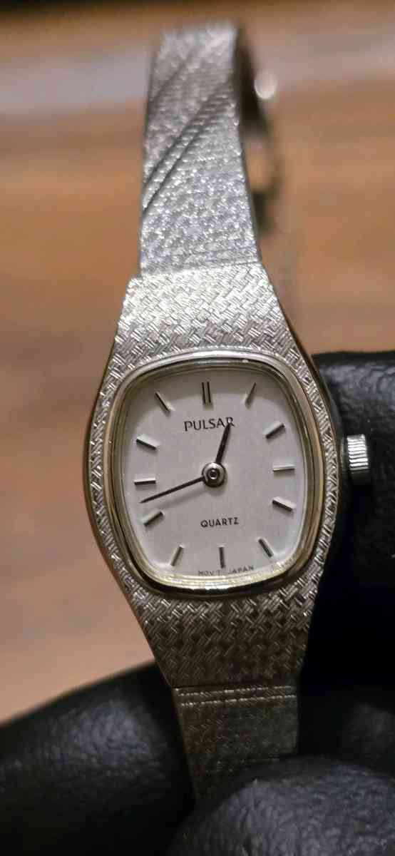 vintage ladies pulsar quartz watch