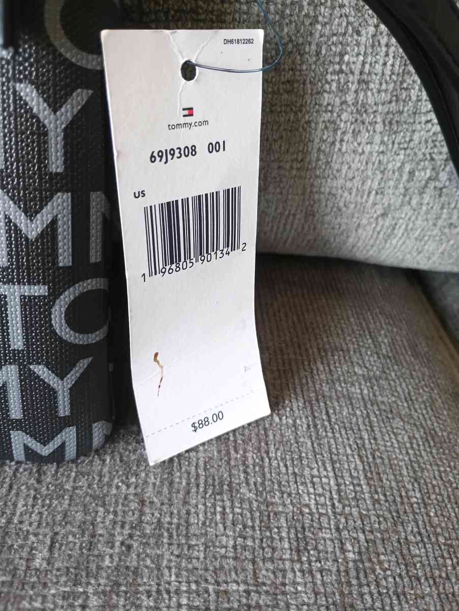 Tommy Hilfiger wristlet Wallet