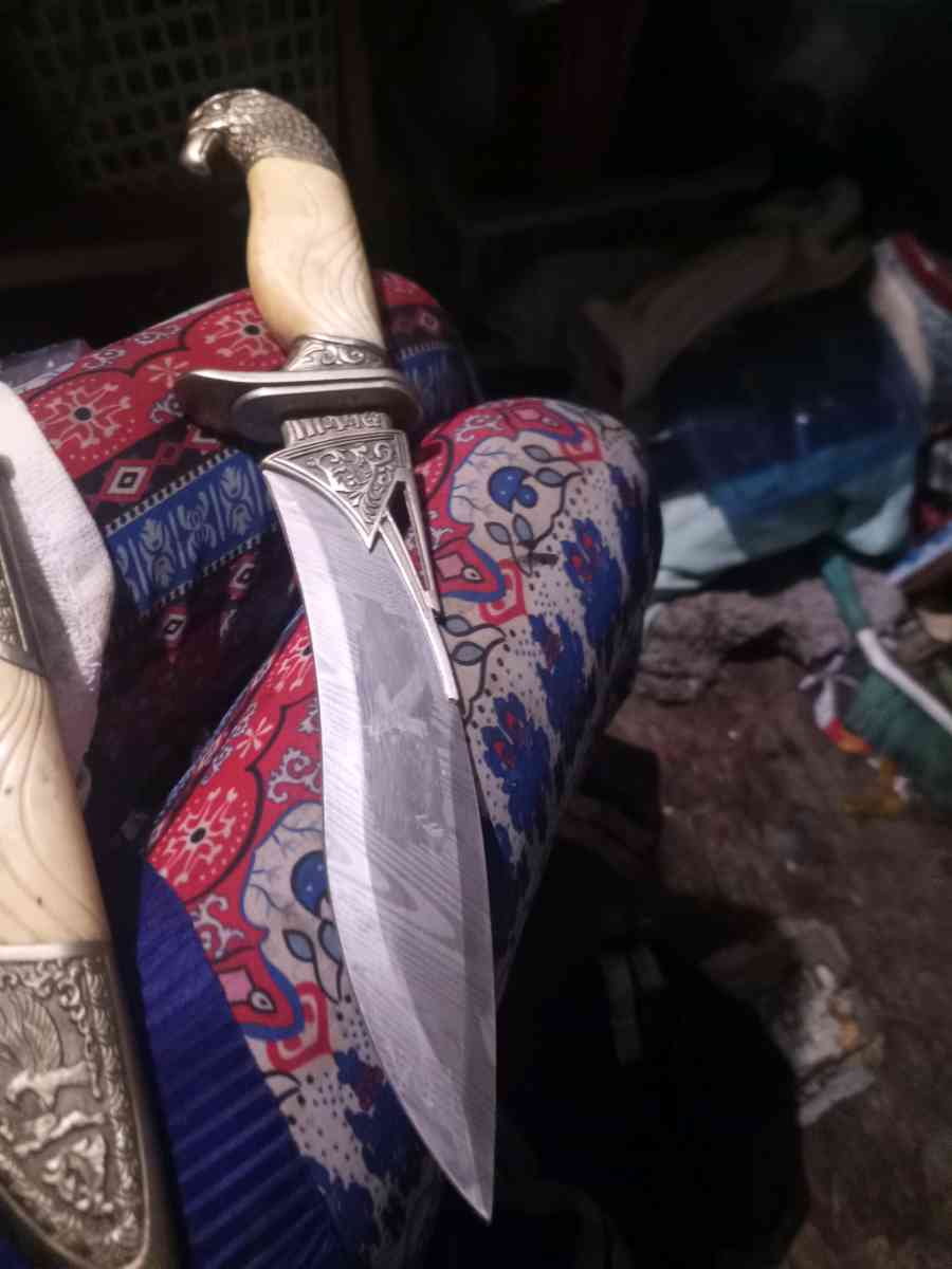 knife with 9in blade