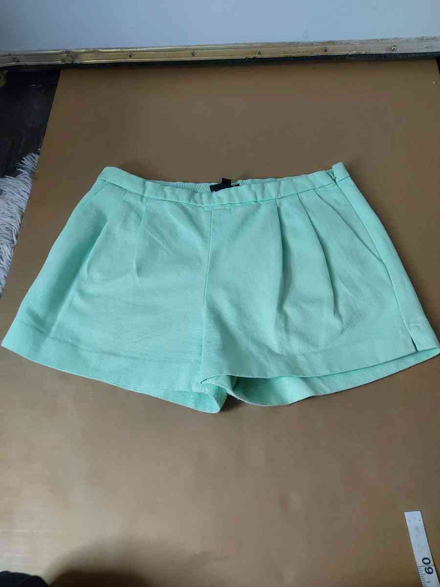 J Crew Mint Green Pleated Pique Cotton Shorts Size 2 Flaw
