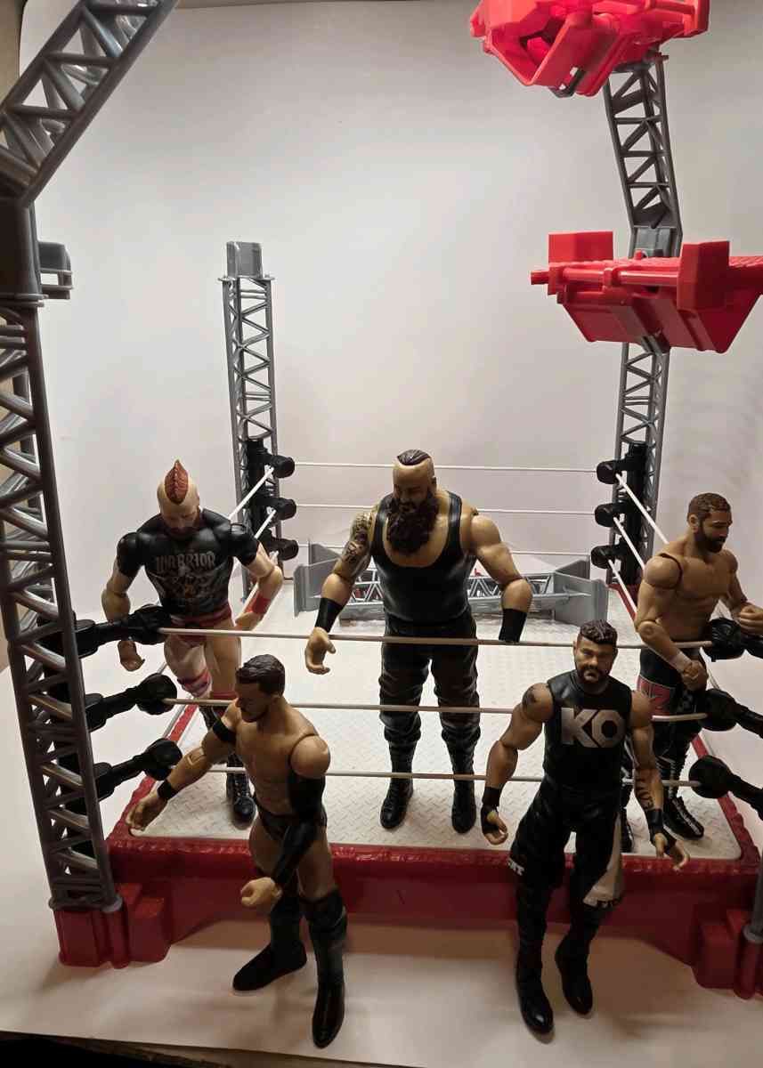 WWE Create Your Own Ring Playset  6 Superstar Figures