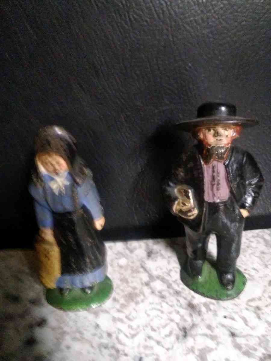 2 cast iron Amish people