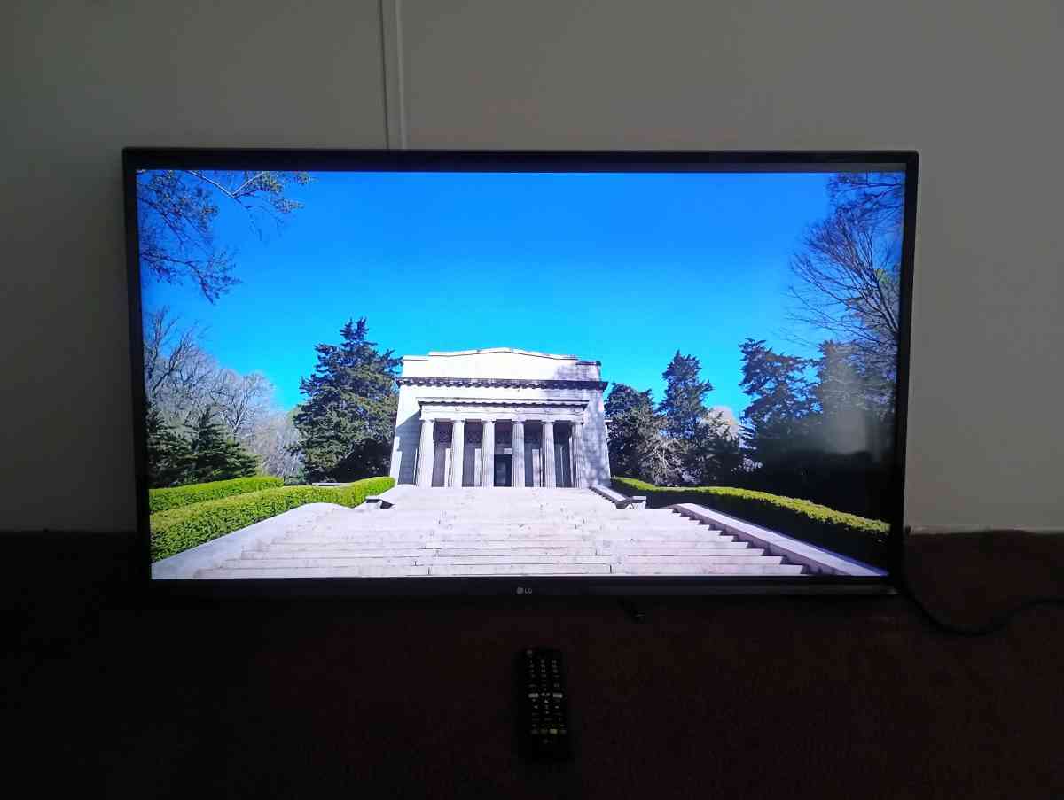 LG  43 Smart Tv  Model 43LM5700PUA