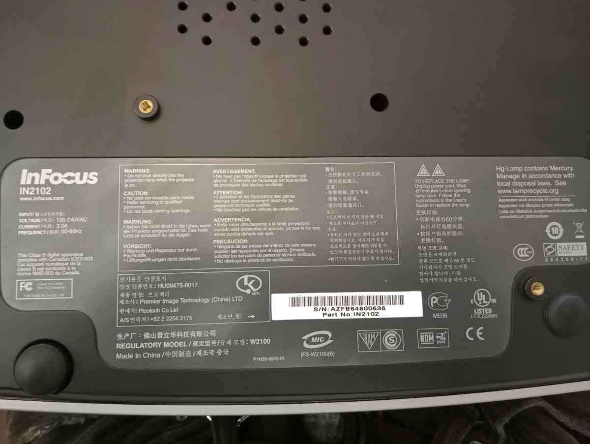 InFocus IN2102 Projector With Remote