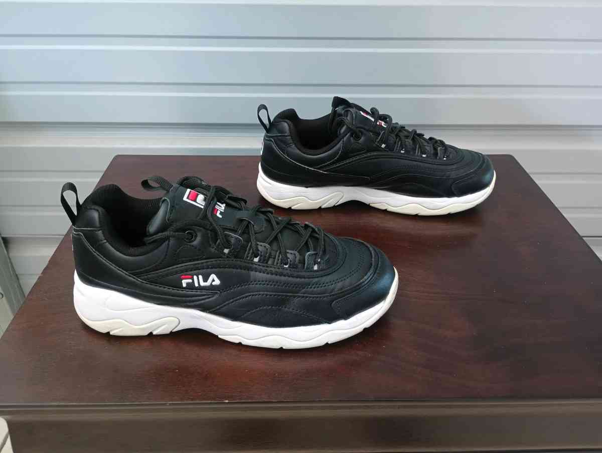FILA Shoes Womens Sneaker size 8 Low Top Leather Lace Up Ath