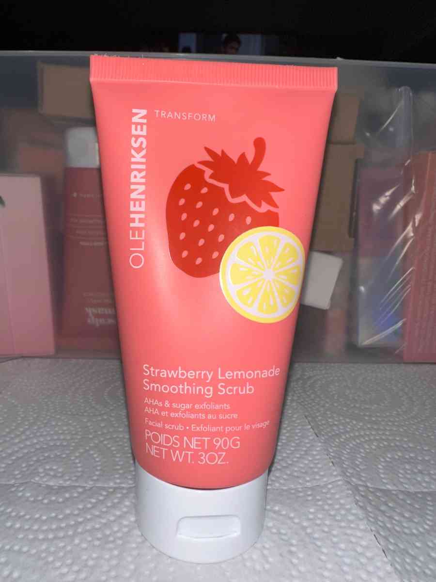 OLEHENRIKSEN Strawberry Lemonade Smoothing Scrub