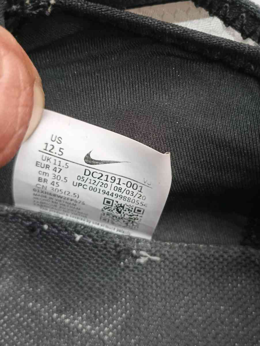 Nike Air Max 2090 Black Metallic Gold size 125 for men