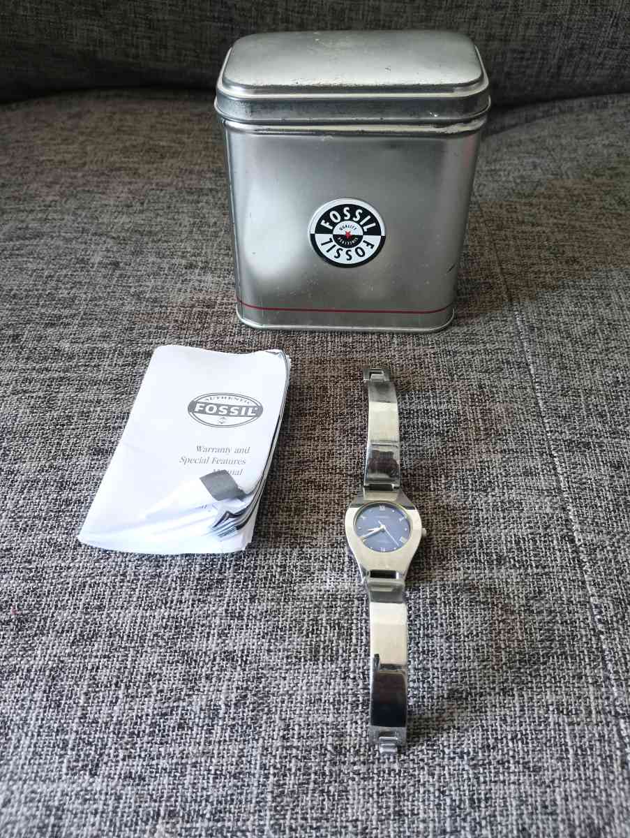 Vintage Fossil womens watch FS2562 stainless steel band