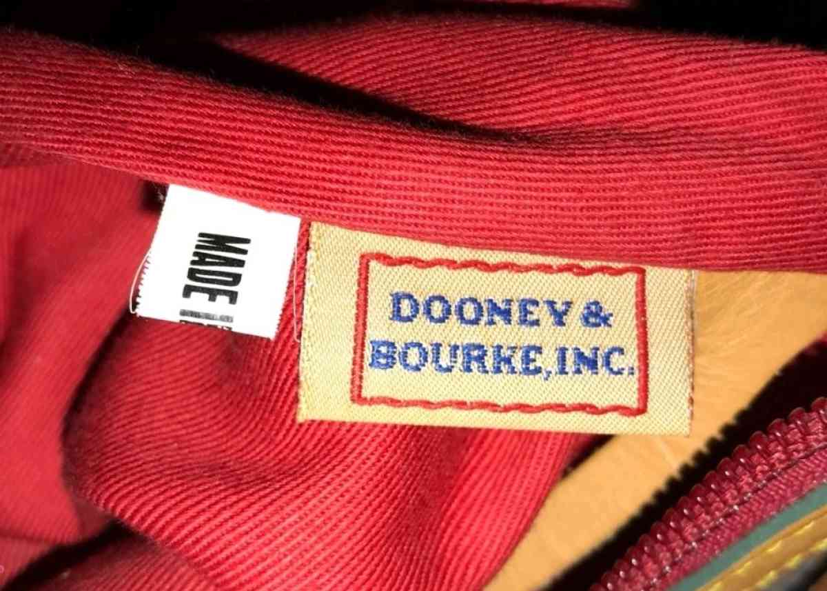 DOONEY AND BOURKE RARE PLAID SHOULDER BAG