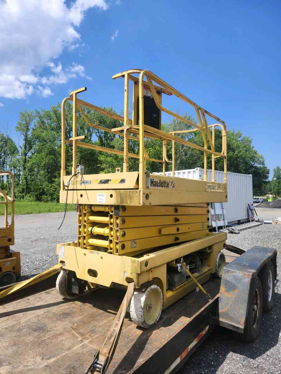 33 ft Scissor Lift