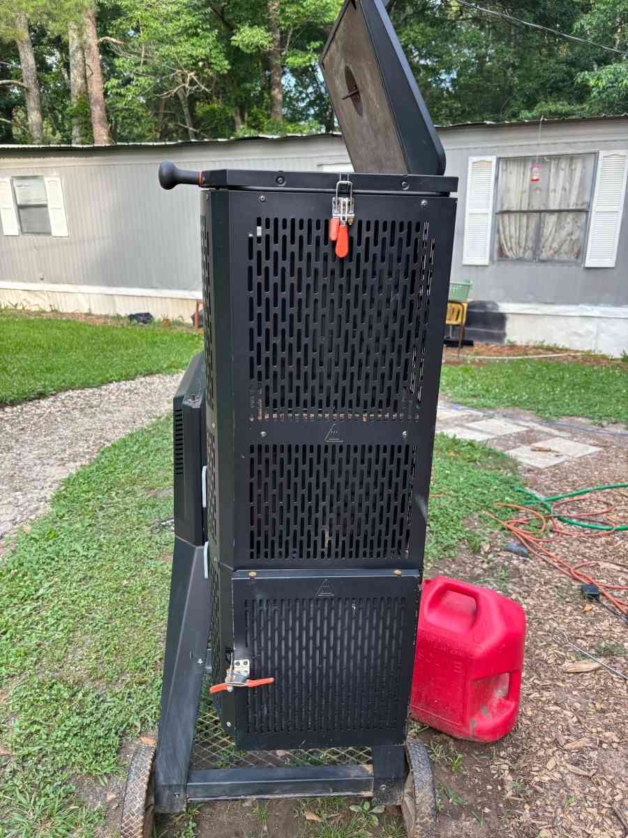 MasterBuilt Smoker Charcoal Grill