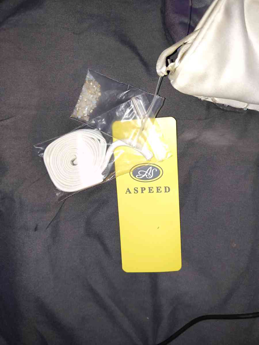 Brand New Wedding Dress and Tiara Veil