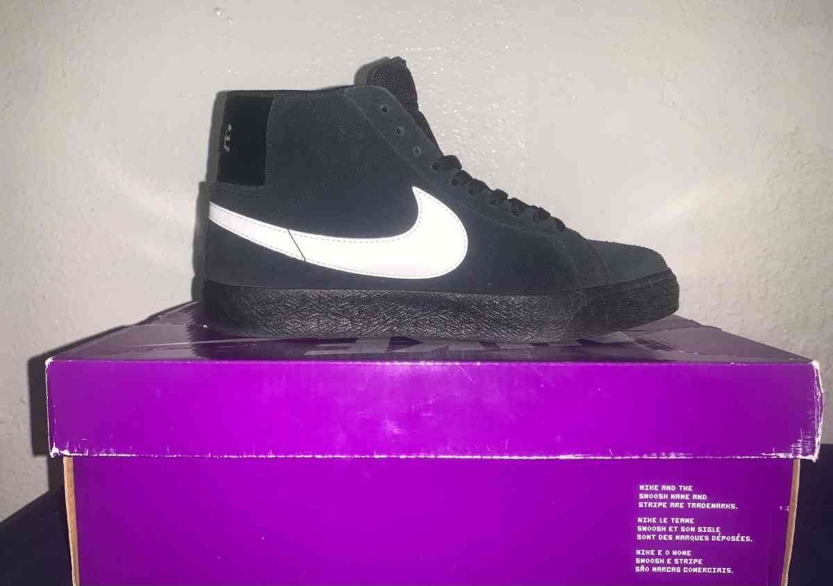 NIKE SB ZOOM BLAZER MIDS BLACK AND WHITE