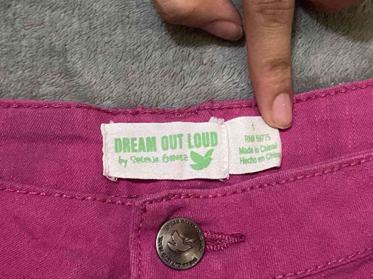 pink dream out loud by selena gomez