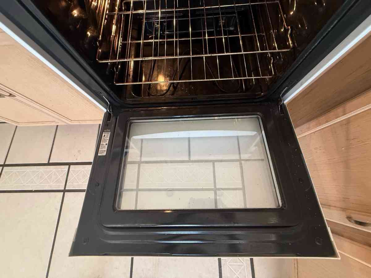 Kenmore Electric Range  2 Years Old  Excellent Condition