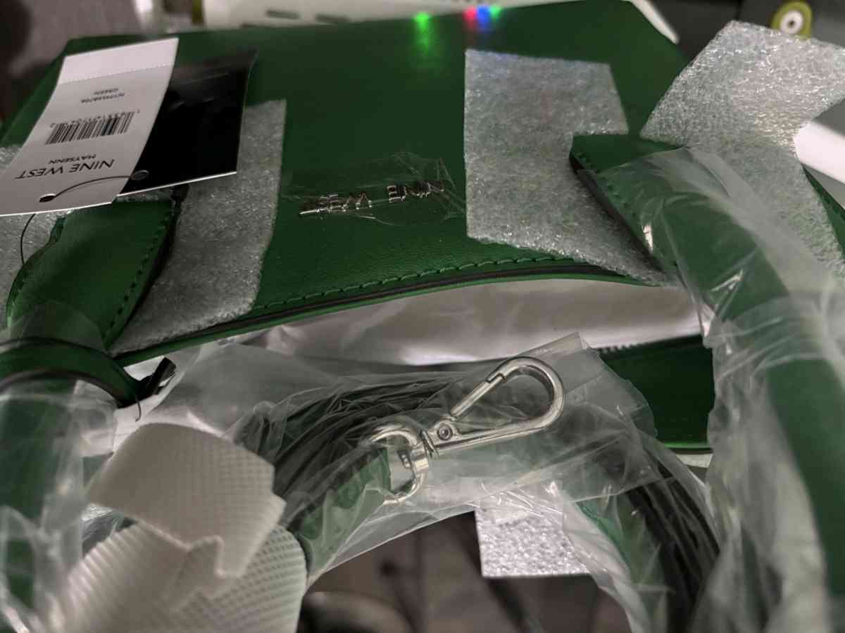 New Nine West green purse