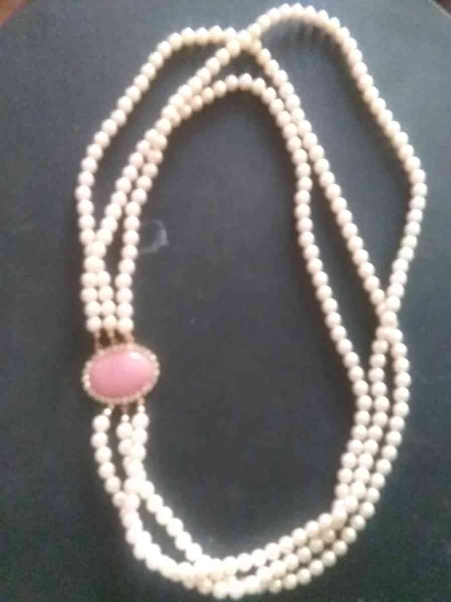 pearl necklace with pendant