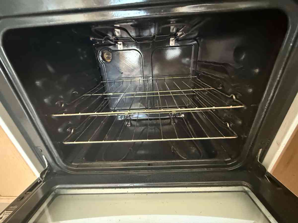Kenmore Electric Range  2 Years Old  Excellent Condition