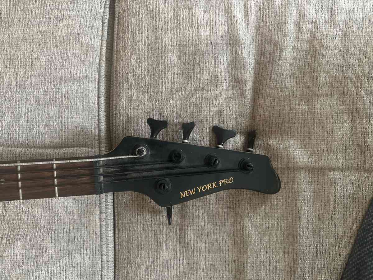 Epiphone Thunderbird Bass Guitar Black with Strap