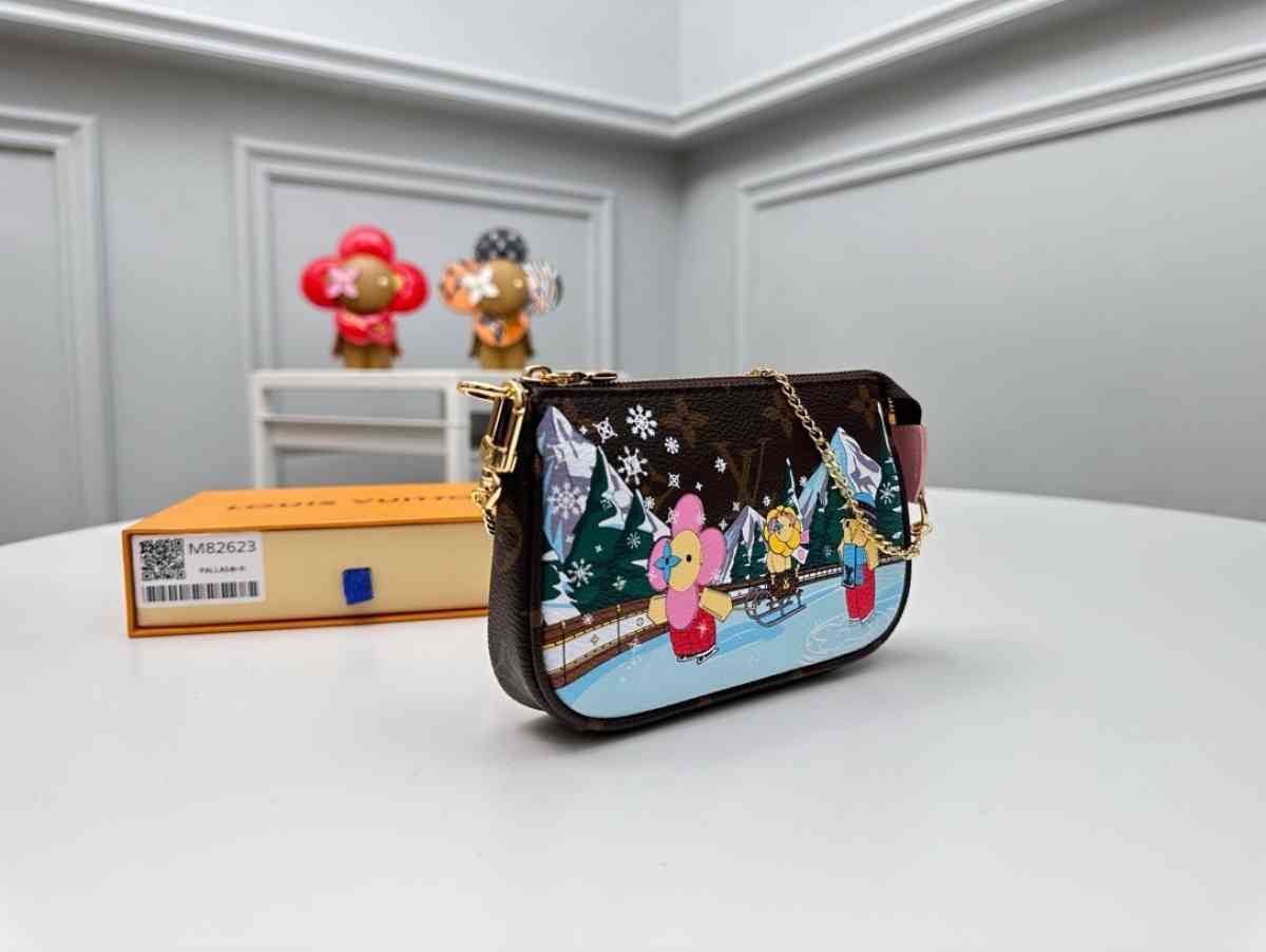 LOUIS VUITTON Limited Edition Monogram Canvas Christmas 2022