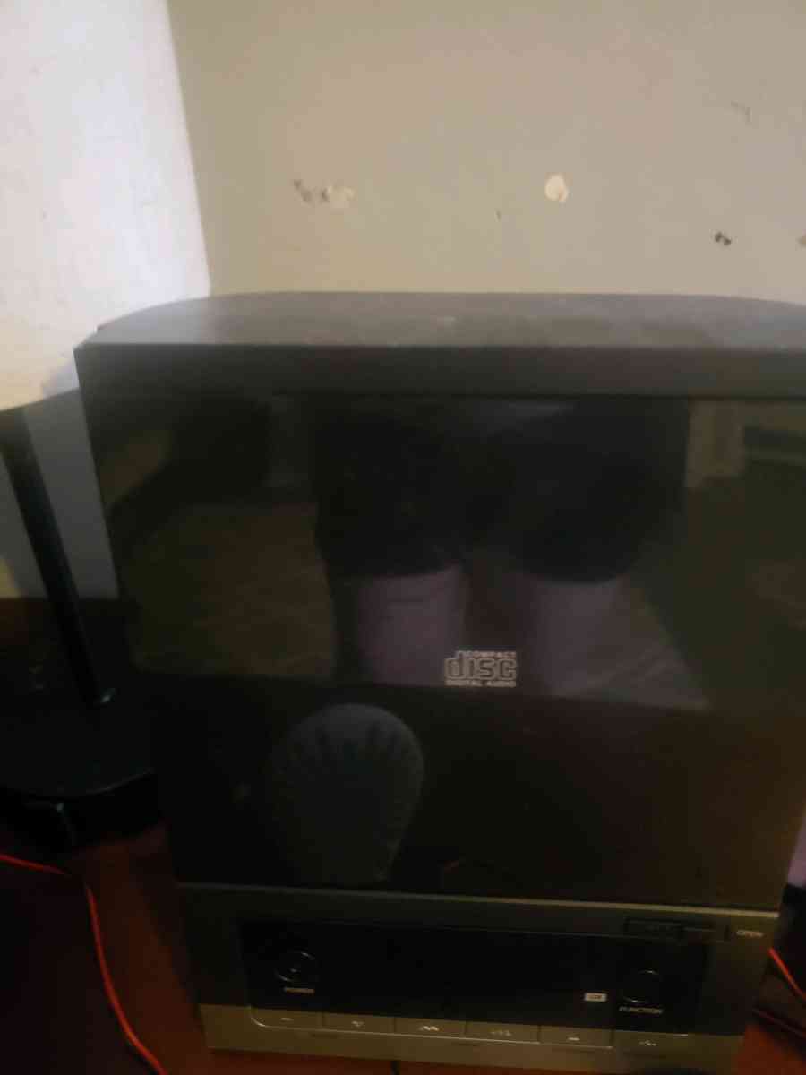 CD player with speakers