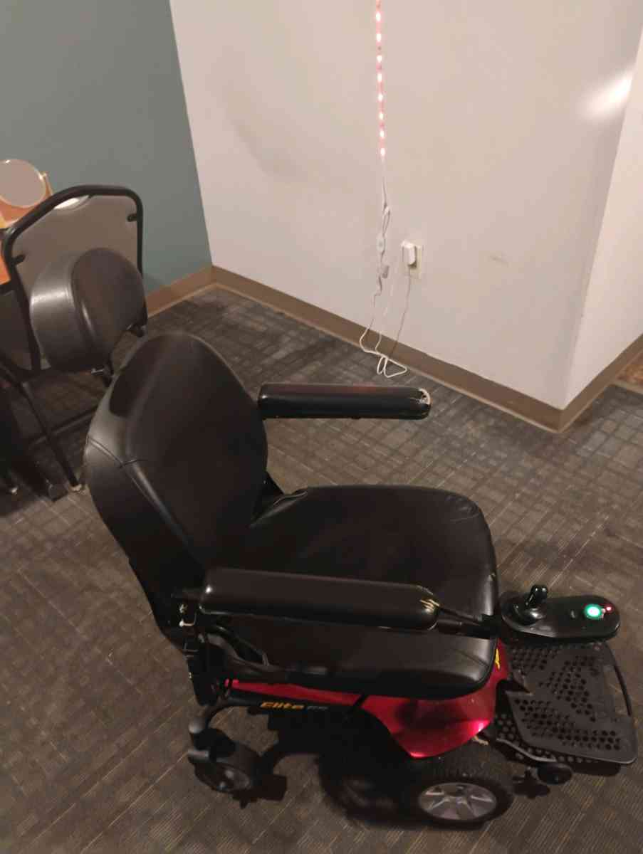 Jazzy Elite es power chair