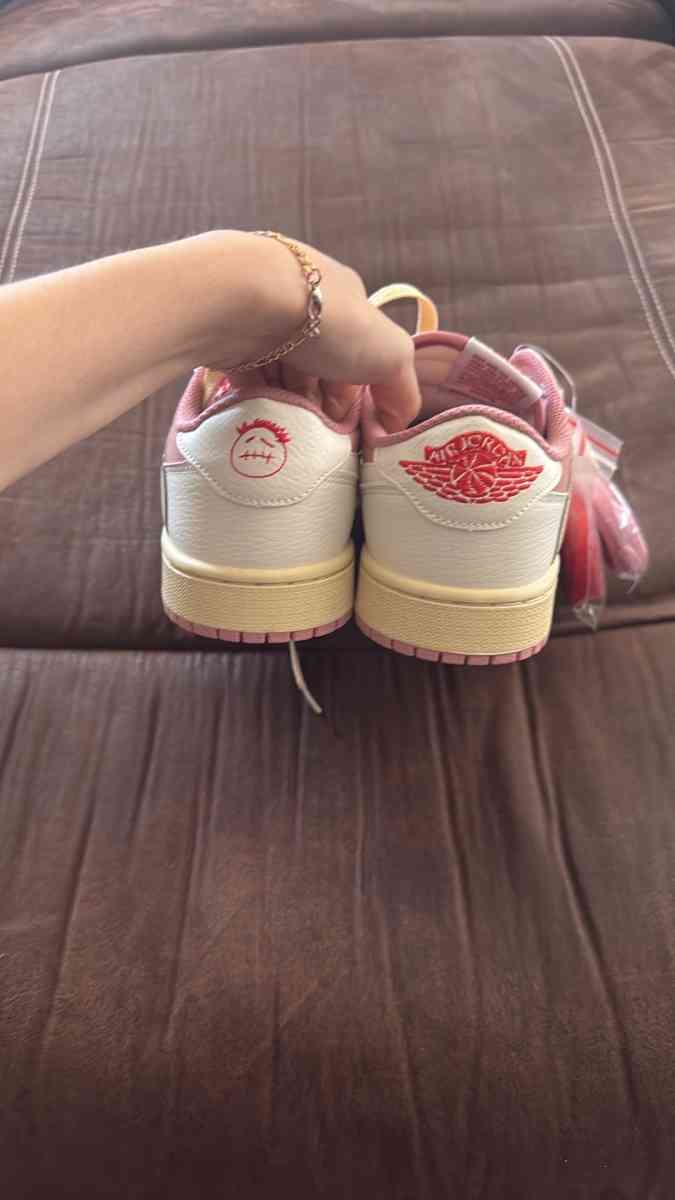 Travis Scott Air Jordan 1 Low OG Shy Pink