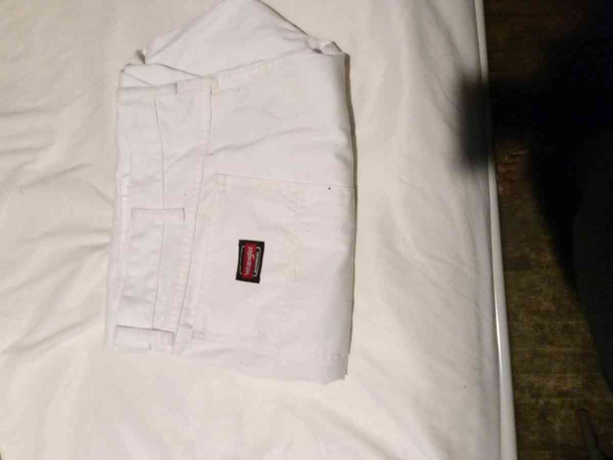 size 42 by 30 white brand new wrangler mens pants