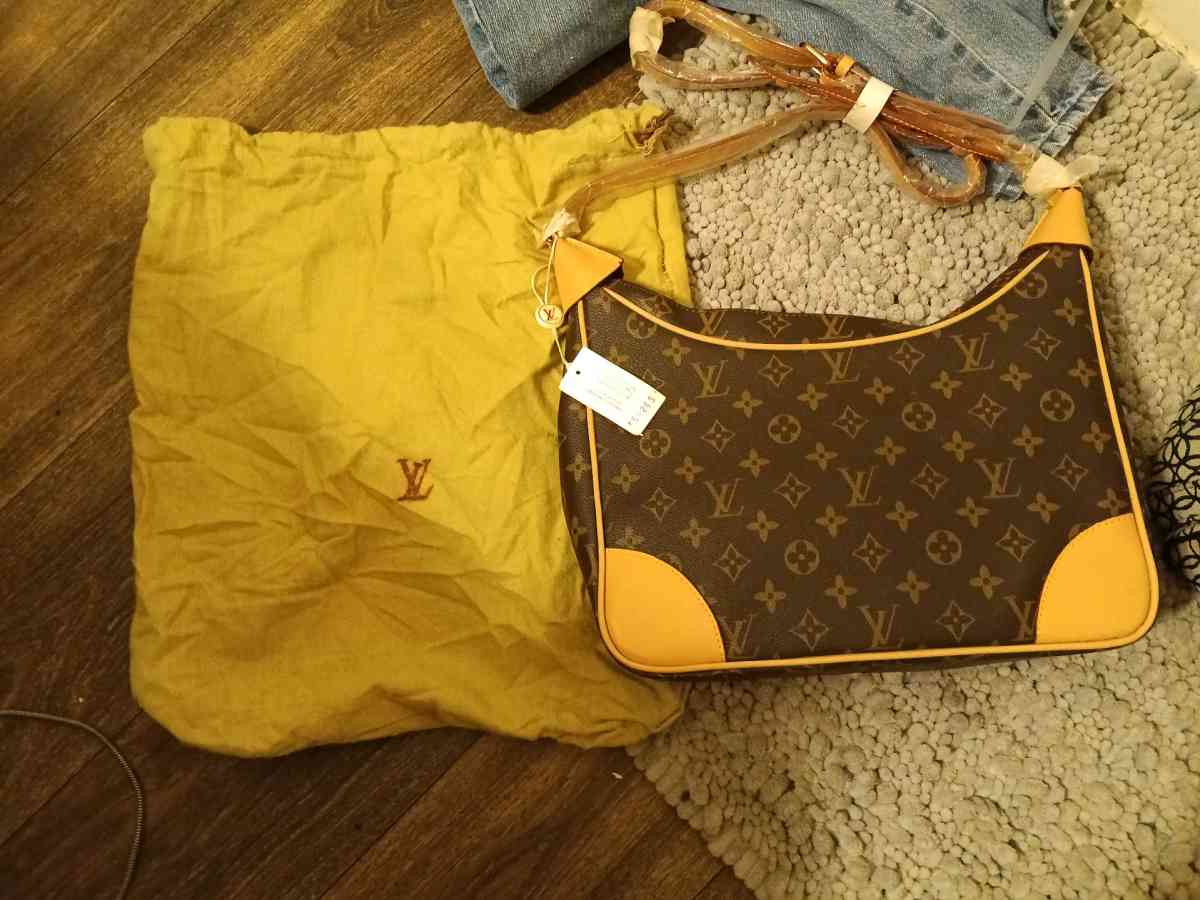LV purse