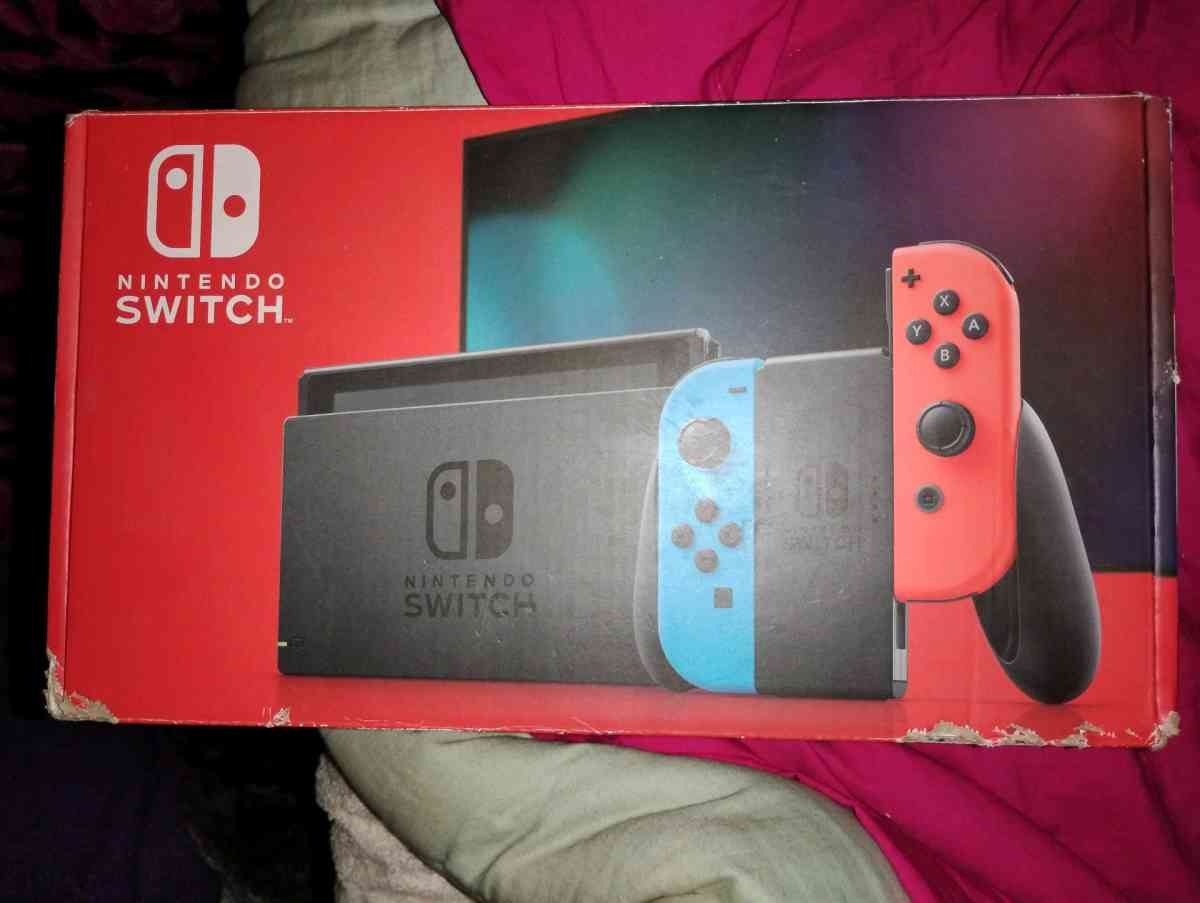NINTENDO SWITCH IN THE BOX GREAT CONDITION