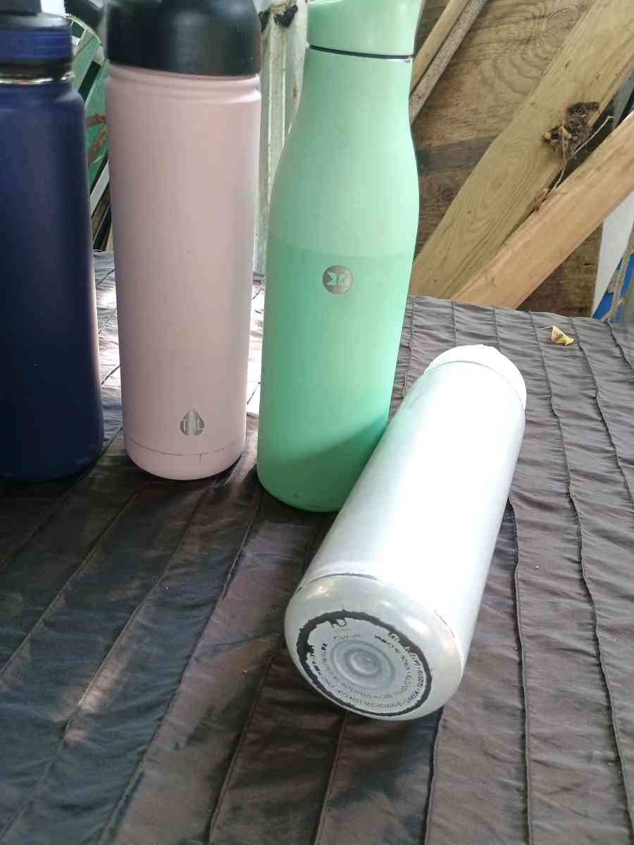 Stainless steel water bottles 16 pieces for 6000 or 500 each