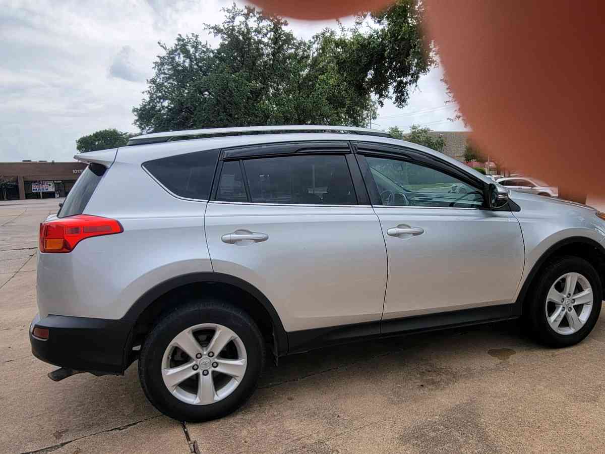 vendo toyota  rav4 sport 2013