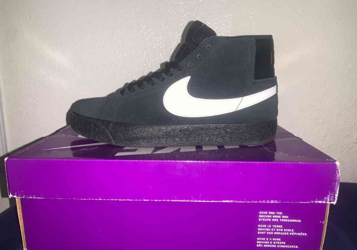 NIKE SB ZOOM BLAZER MIDS BLACK AND WHITE