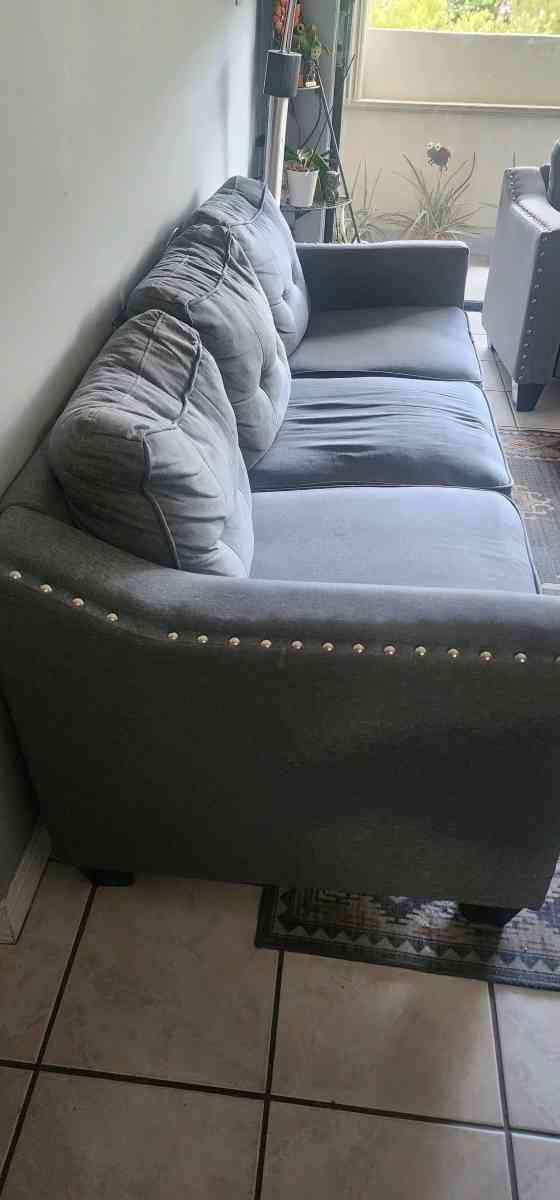 regalamos 3 sillones en buen estado kendall area 786 3375980