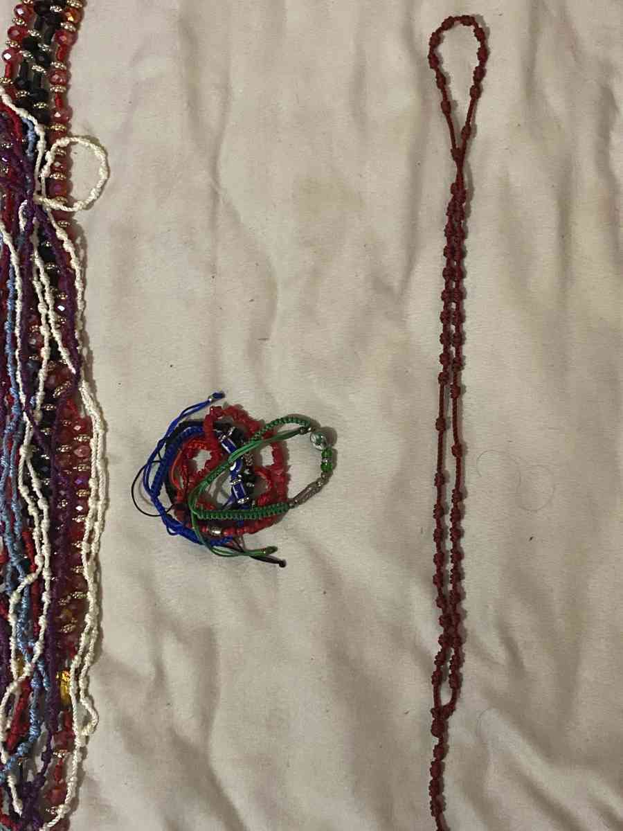rosarios y pulseras