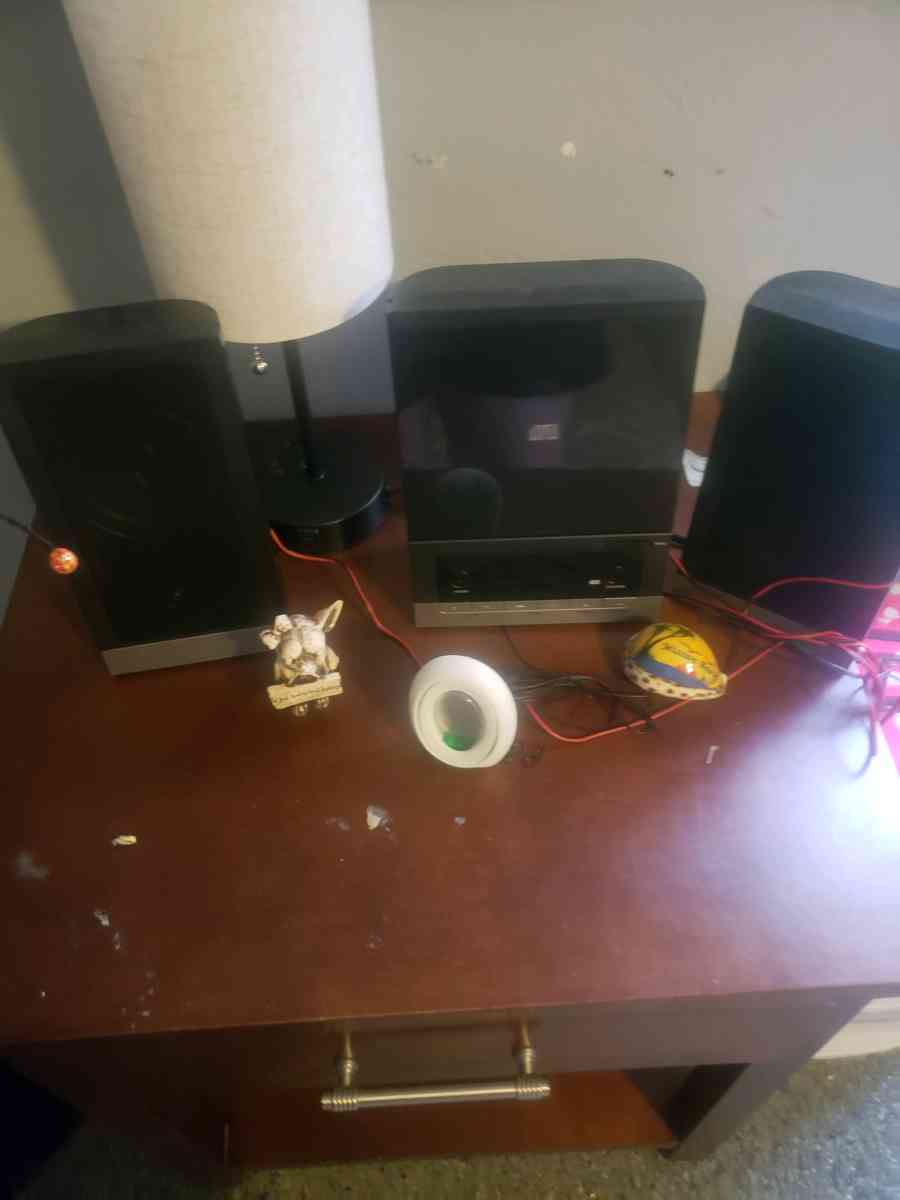 CD player with speakers