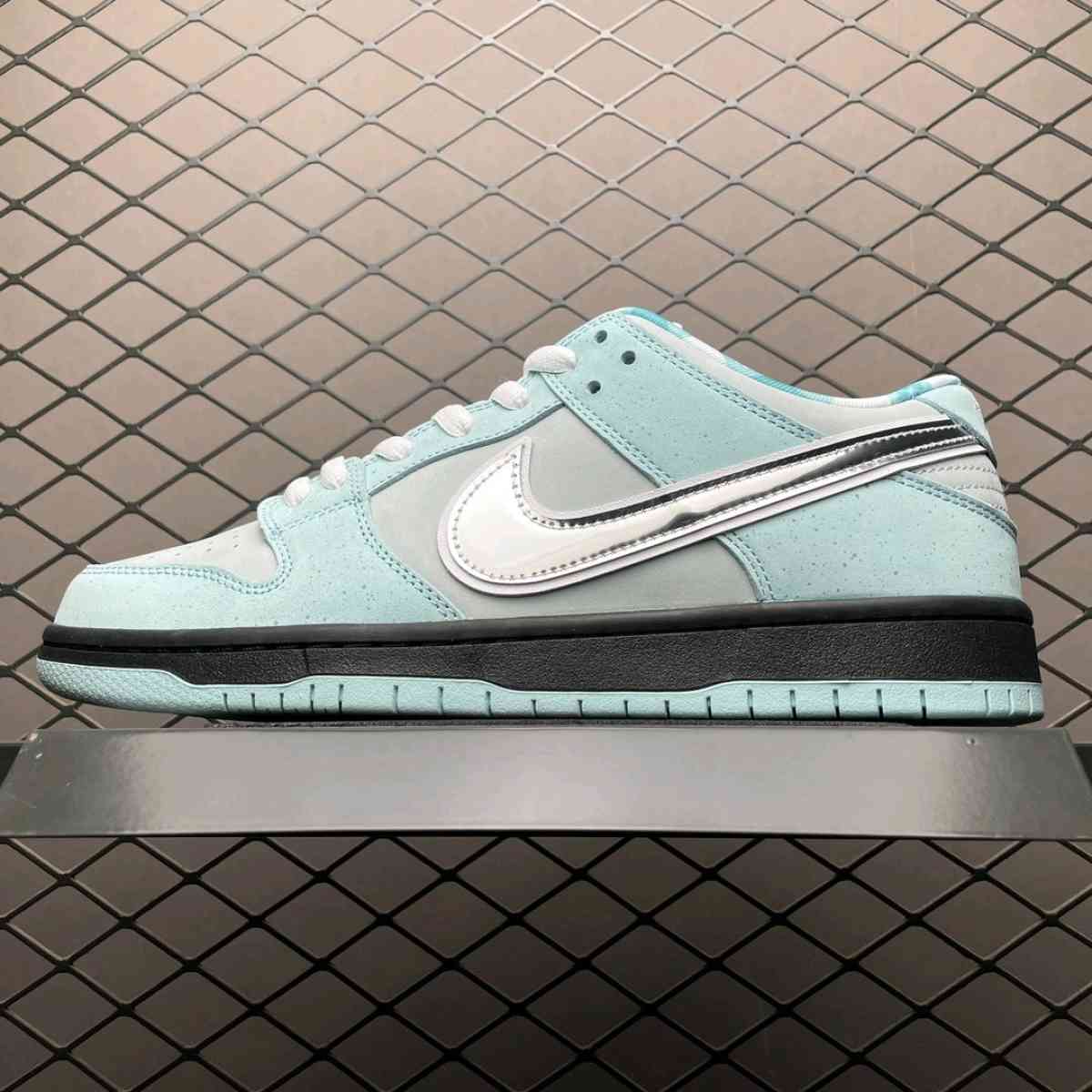 Nike SB Dunk X Tiffany Lobster Concepts