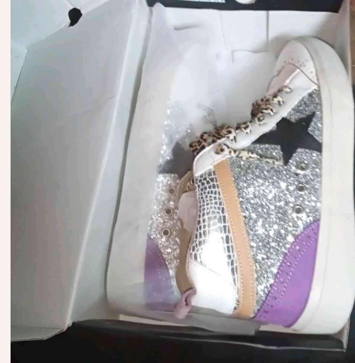 Shu shop size 8 womens fashion sneakers