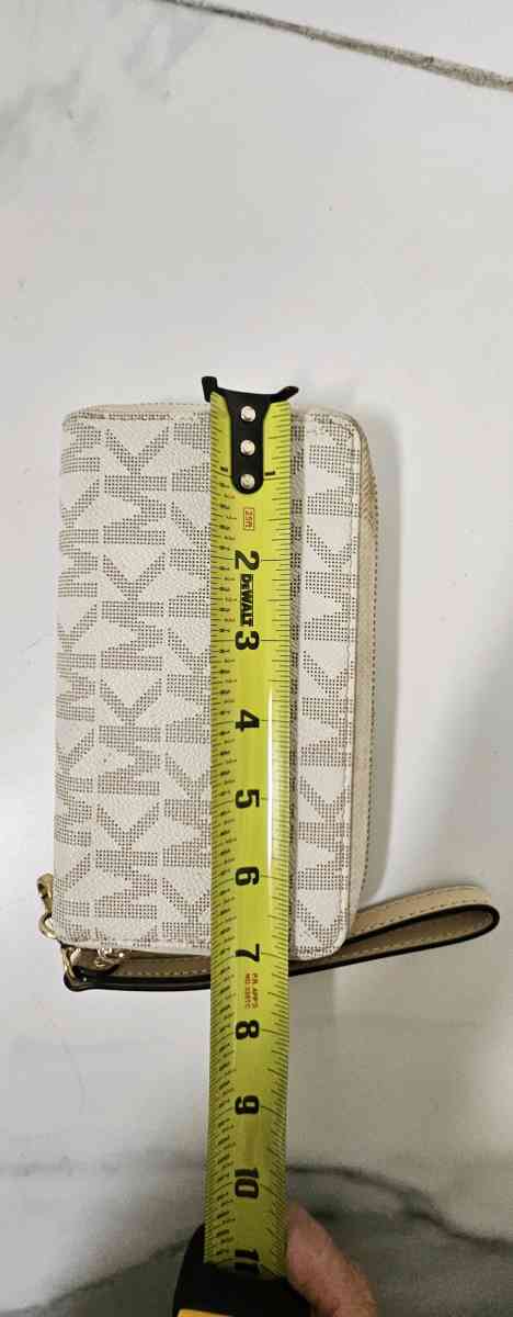 MICHAEL KORS KHAKI COLOR