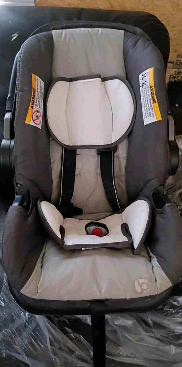 NEW BASSINET AND NEW INFANT CAR SEAT