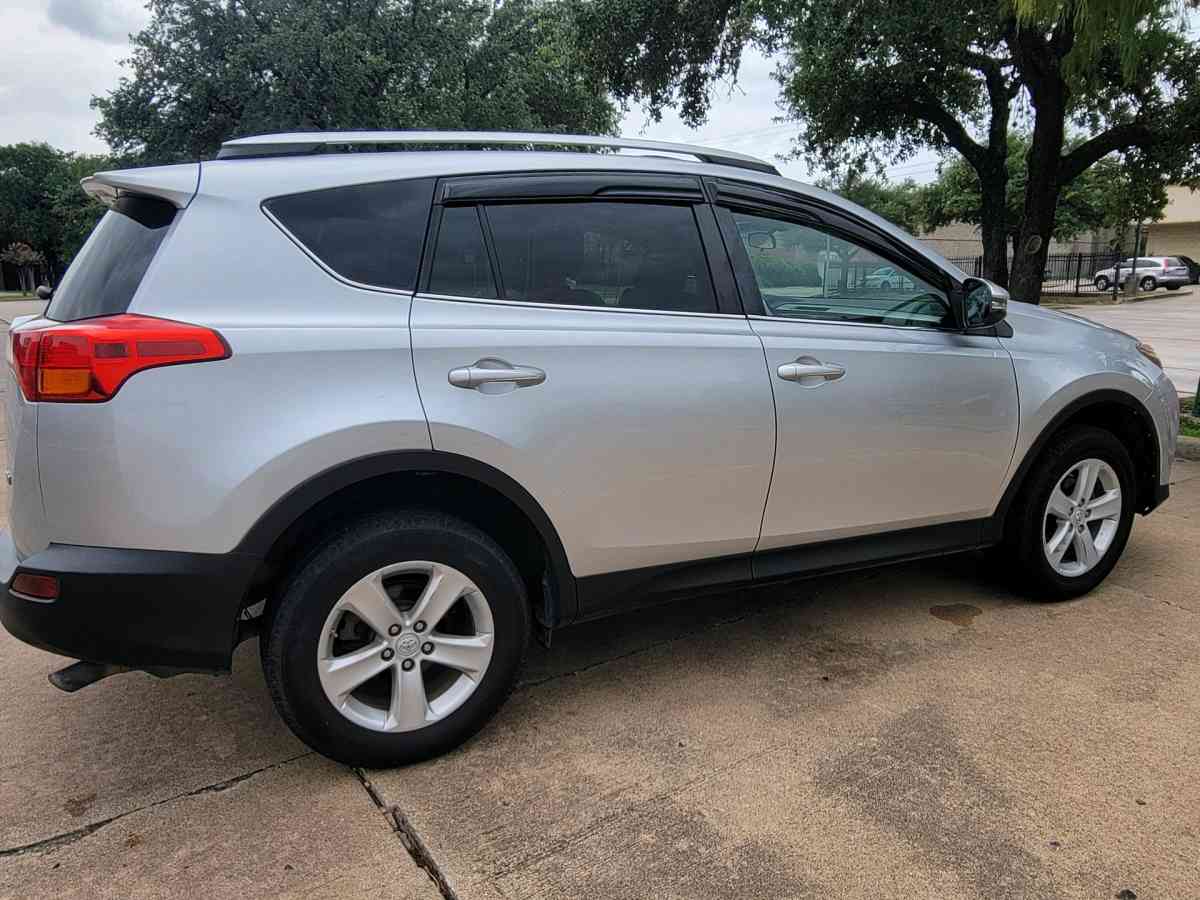vendo toyota  rav4 sport 2013