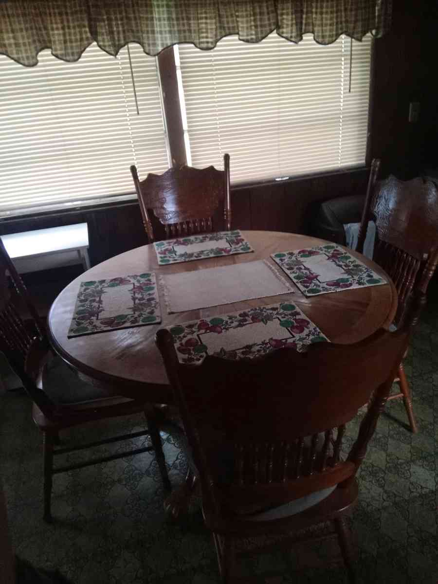 round kitchen table
