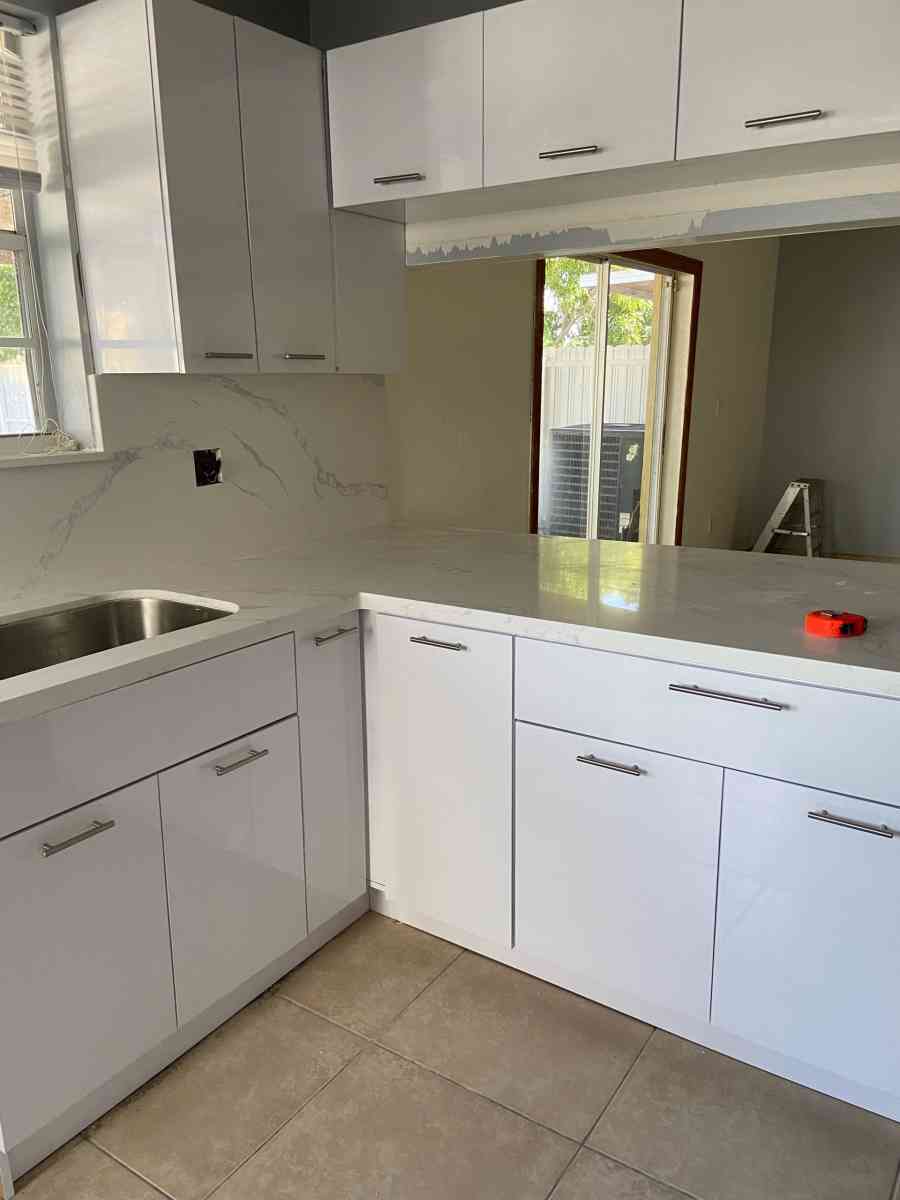 Small Kitchens Cabinets