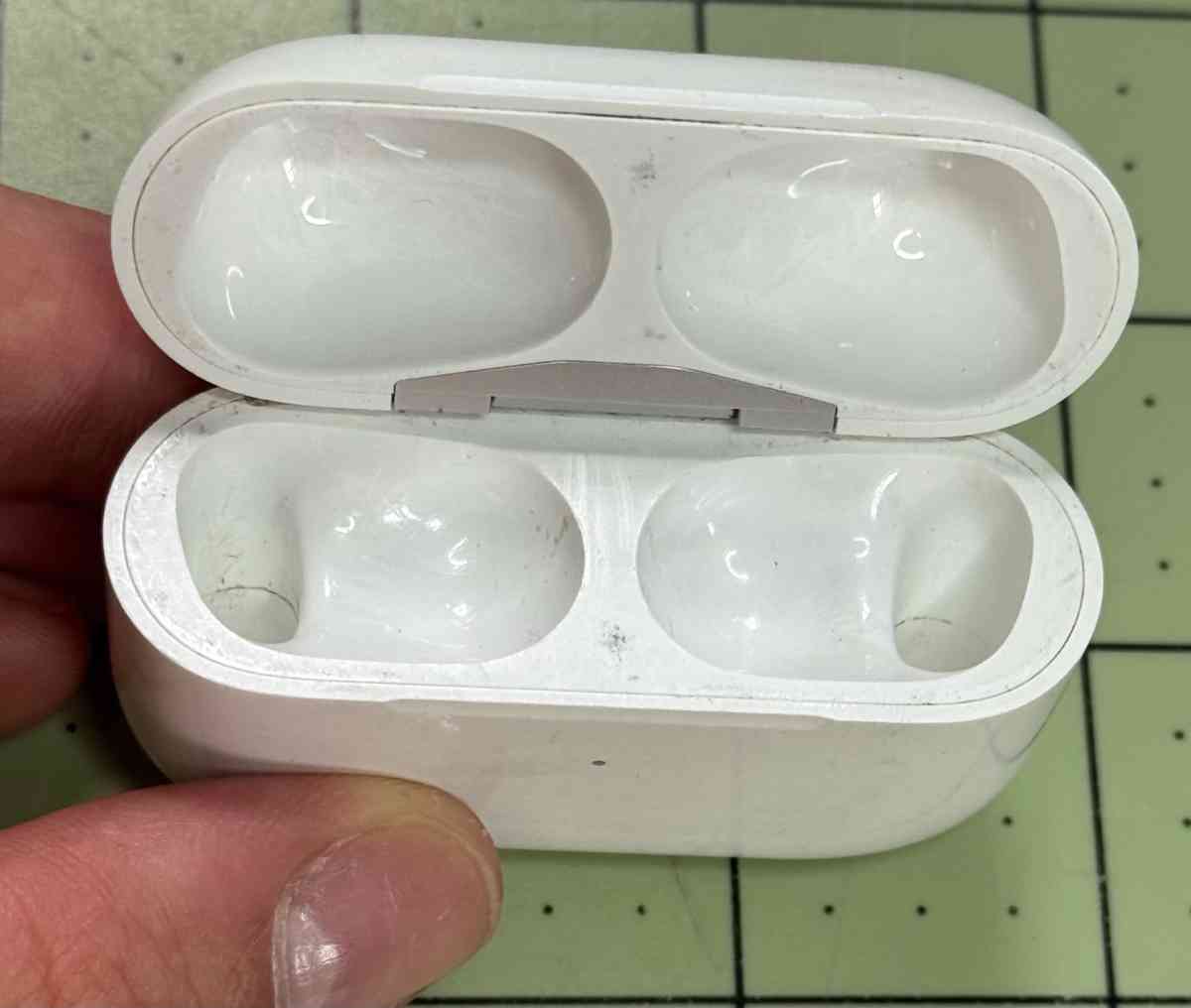 Genuine Apple AirPods Pro 1st Gen Charging Case A2190 Case O