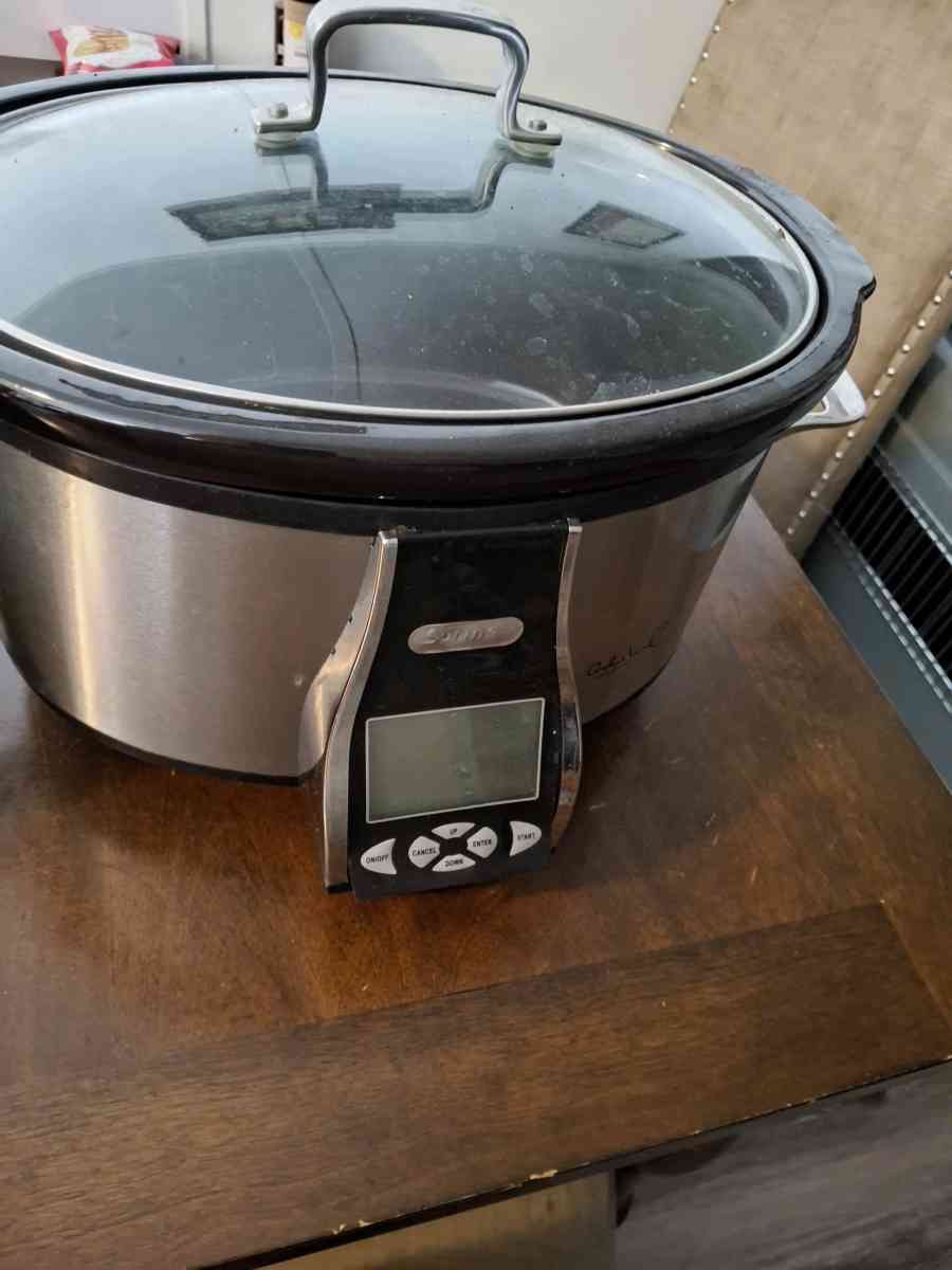 kitchen appliances the roaster oven is brandnew