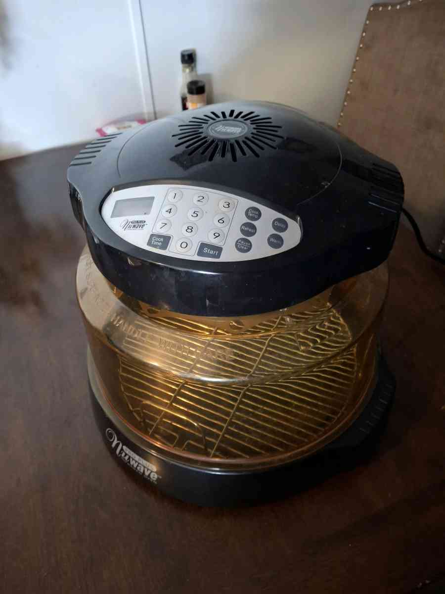 kitchen appliances the roaster oven is brandnew