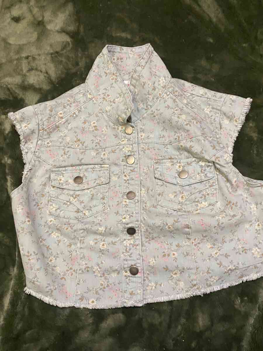 no boundaries floral pattern jean vest