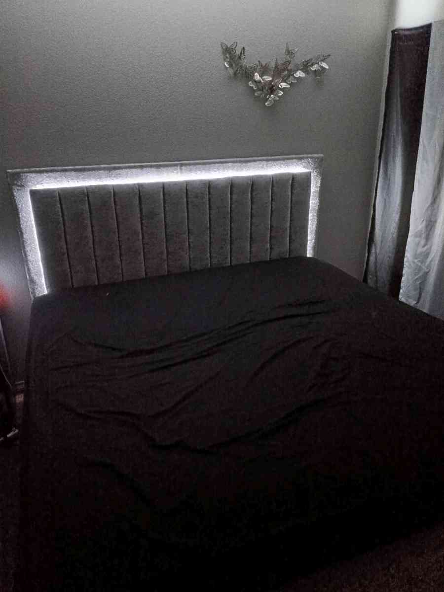 SILVER LED LIGHT BED WITH 3 SETTINGS